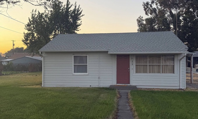Umatilla House | La Cozy Casita! where you'll stay like you're at home!
