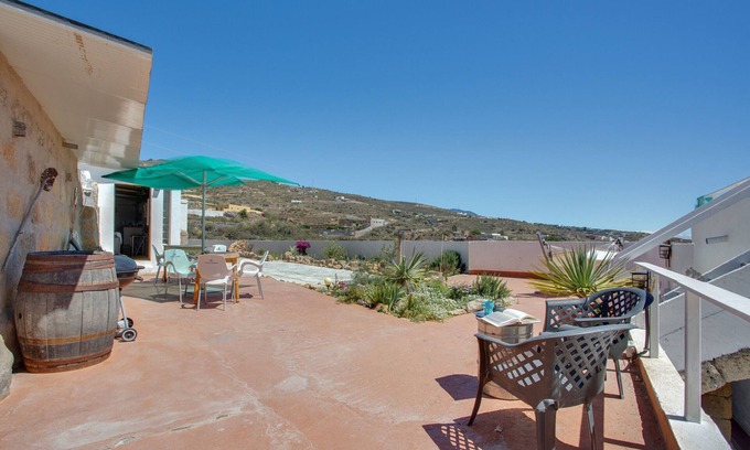 Guimar Villa | 'La Cueva' with Shared Terrace and Shared Garden