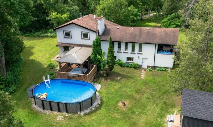 Cookstown Cottage | La Datcha Cottage-Hot Tub, Sauna, Swimming Pool, 20 Wooded Acres of Grassland