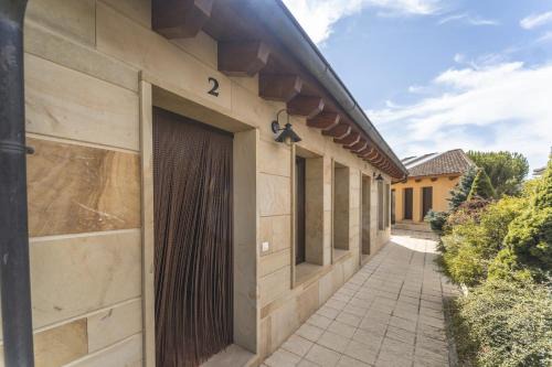 Espeja de San Marcelino House | La Dehesa de Santa Ursula 2