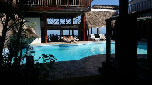 Corozal Hotel | La Delphina Bed and Breakfast Bar and Grill