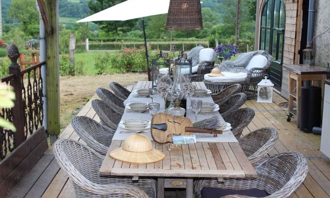 Youx House | La Dependance is a spacious luxury detached holiday home for 6 people