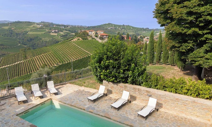 Santo Stefano Belbo Villa | La Dimora delle Langhe - Pool and private vineyard on the Neive hills