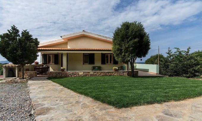 Sant'Anna Arresi House | La dimora mediterranea tra il verde e il blu, un'oasi di pace con vista sul mare