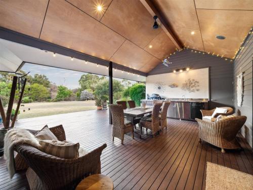 Burnside House | La Dimora - Tranquil Retreat Where Bush Meets Beach