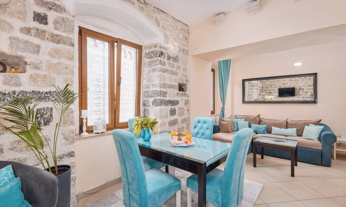 Kotor Old Town Condo | La Dolce Vita❤️UNESCO Kotor–Luxury 1BR Apartment Medieval Charm & Modern Comfort