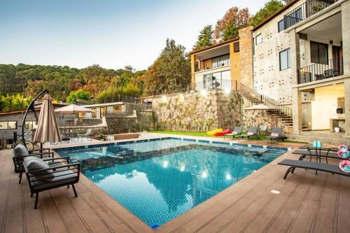 Valle de Bravo Apartment | La Fábrica #8 Canfranc