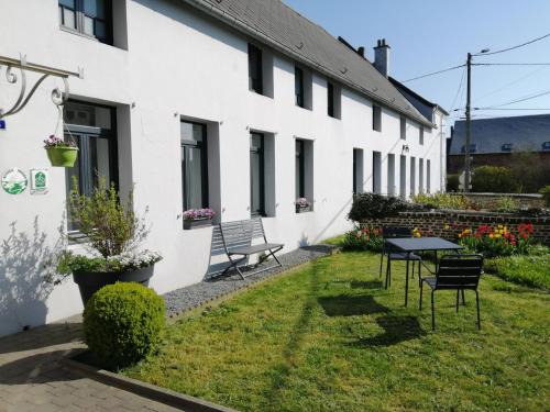 Solre-le-Chateau Bed & Breakfast | La Ferme aux Charmes