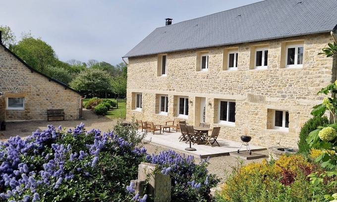 Colleville-sur-Mer Cottage | La ferme d'Omaha, in the heart of an orchard and 2km from Omaha beach