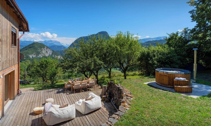 Mieussy Ski Chalet | La Ferme des Artistes - alpine home 10p with superb views - OVO Network