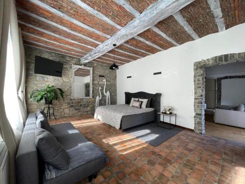 Fontaine-l'Eveque Hotel | La Ferme du Château - Luxury Suite