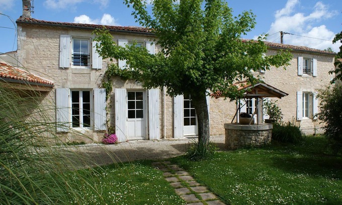 Chambon Cottage | La Fermette, gite for 10 people near La Rochelle