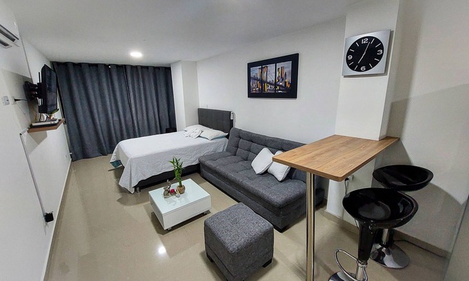 Cali Apartment | La Flora, Elevator, Private Parking, North Cali