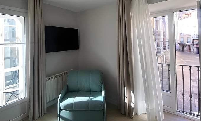 Burgos Apartment | La Flora Fountain Suite Apartment