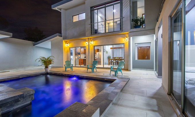 Barrio Pilo House | La Fortuna Deluxe Vacation Home - 5 Min from Town - Outdoor Pool