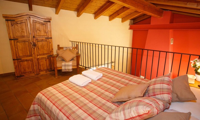 Pinuecar House | La Fragua is a beautiful little house with a gable roof built in stone and wood