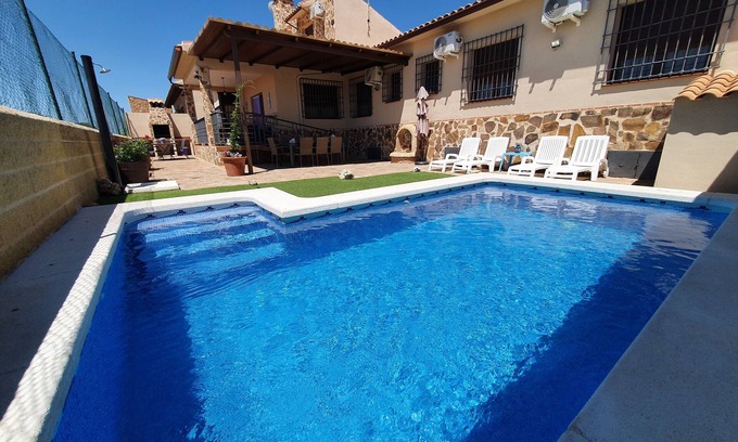 Retuerta del Bullaque Ski Chalet | La Guarida in the Cabañeros National Park with spectacular surroundings.
