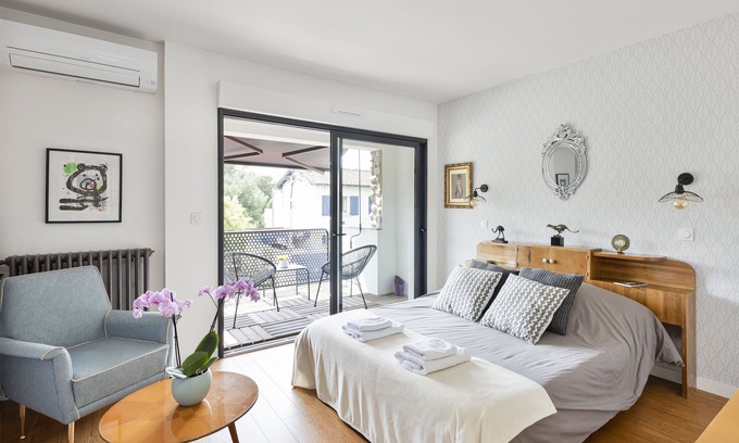 Bonnefoy-Roseraie-Gramont Bed & Breakfast | La Galerie, Maison de Charme et de Caractère