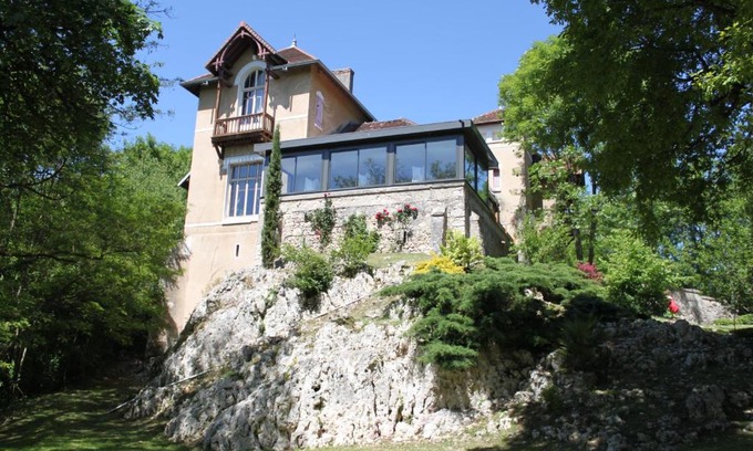Morestel Hotel | La Garenne de Morestel