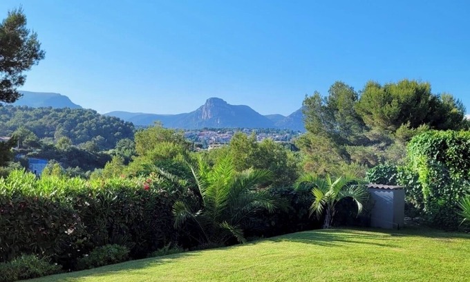 La Gaude House | La Gaude, villa 6 people-garden-pool-open view in a quiet