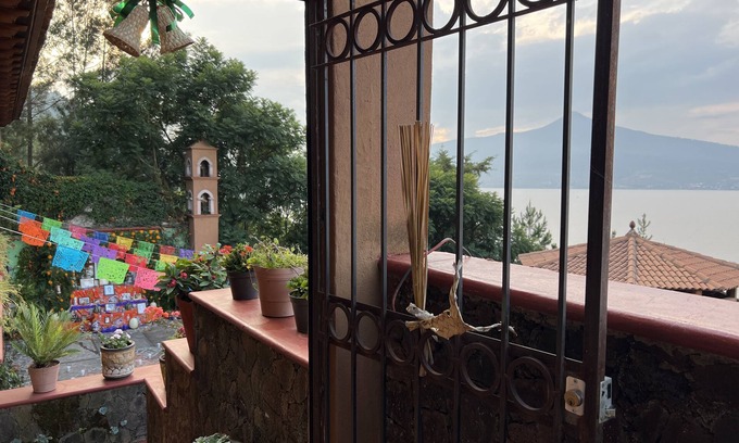 Tzintzuntzan House | La Gloria de los Ángeles