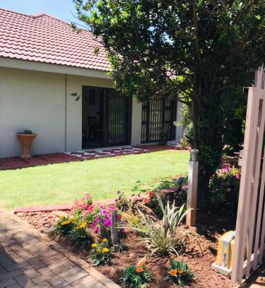 Emfuleni House | La Gracia Guesthouse