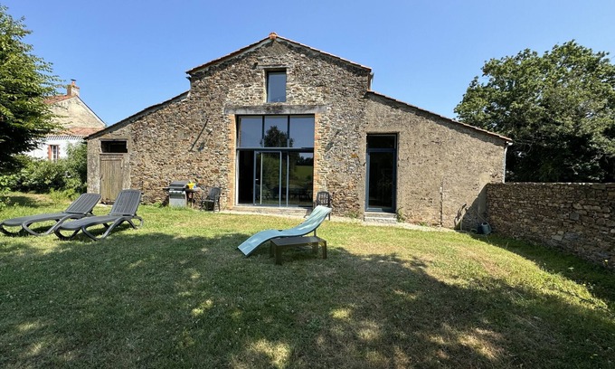 Saint-Julien-des-Landes Ski Chalet | La Grange des Fragons