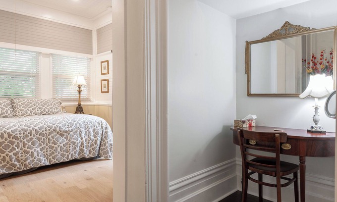 Stratford Apartment | La Grande Chambre Stone Maiden Inn