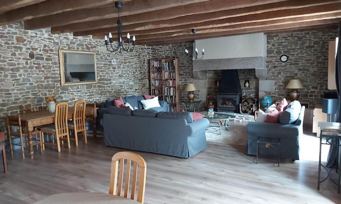 Les Champs-Geraux House | La Grande Maison - Les Gîtes de la Lohuas