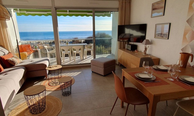 Le Couchant Apartment | La Grande-Motte on the Beach facing the Sea with Terrace and Swimming Pool