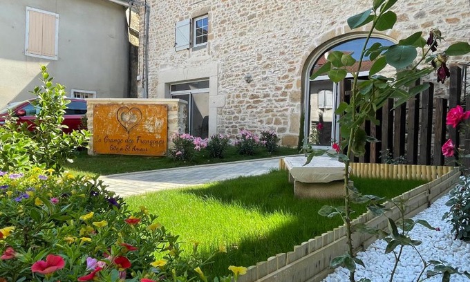 Saint-Amour Bed & Breakfast | LA GRANGE DES FRANGINES
