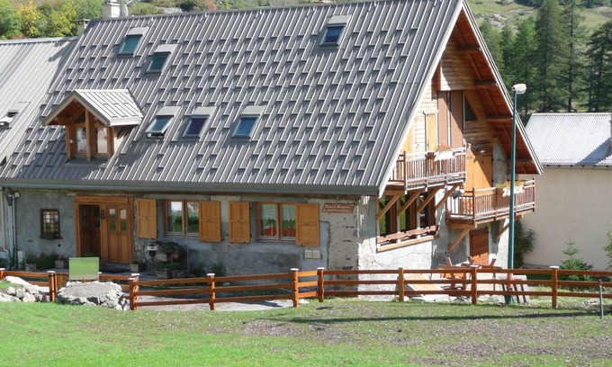 Monetier-les-Bains Ski Chalet | La Grange St.Antoine - Appartment-chalet n°1, 3 stars, private fenced garden