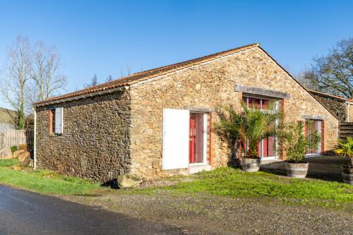 Saint-Julien-des-Landes House | La grange - gîte calme en campagne