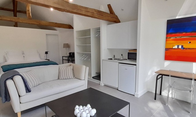 Saint-Sauveur-de-Flee House | La Grange - Guest house in Anjou Bleu
