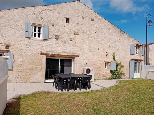 Puyravault House | La grange pyratelle