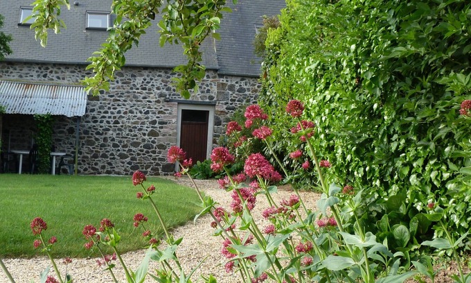 Henanbihen Apartment | La Grange - Studio in an old Breton longère made of local stones