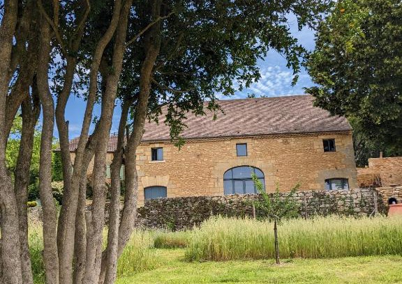 Meyrals Bed & Breakfast | La Grange Symphorine, chambre d'hôtes de charme située entre la vallée de la Dordogne et la vallée de la Vézère