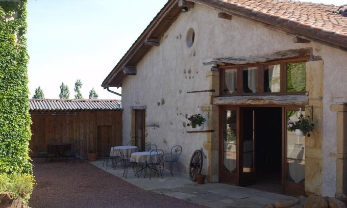 Coutouvre Bed & Breakfast | La Grange: The Harvest Room