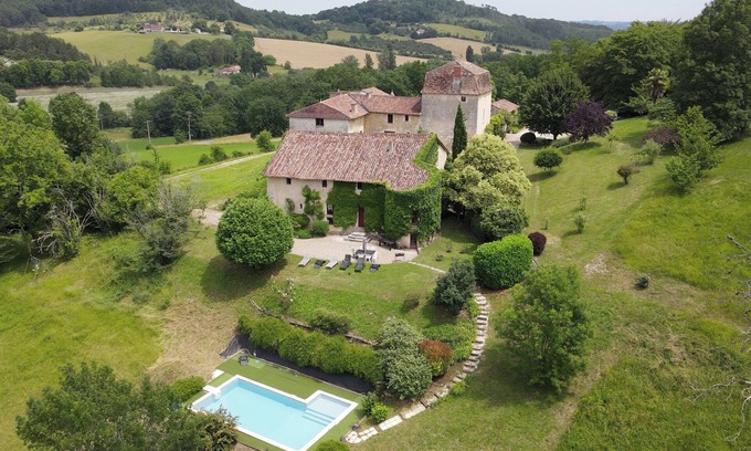 Leguillac-de-l'Auche Other | La Guest House du Château le But
