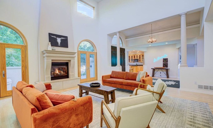 Applewood Villages House | La Hacienda - Hot-Tub - Patio - Luxurious Mansion