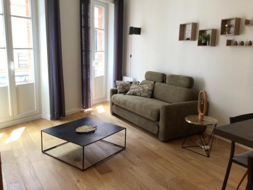 Saint - Aubin - Dupuy Apartment | La halle aux grains