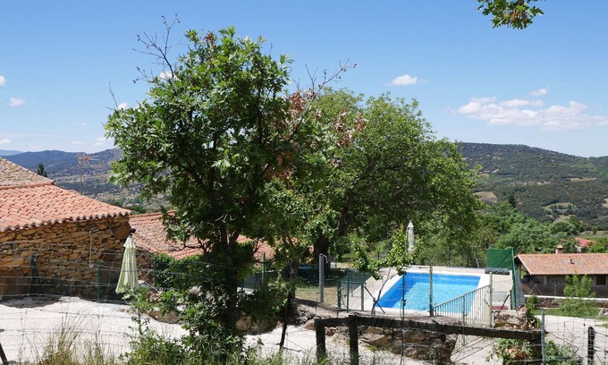 La Aldehuela Cottage | "La Higuera and El Nogal" 12 places with La Aldehuela Pool (Avila) Gredos