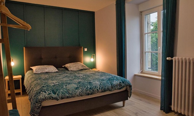 Le Cambout Bed & Breakfast | LA Jacarandière
