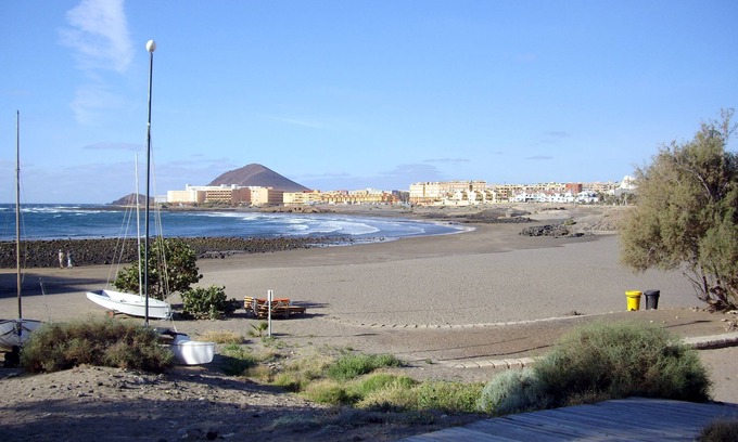 El Medano House | LA JAQUITA Beautiful and spacious beachfront, free WIFI