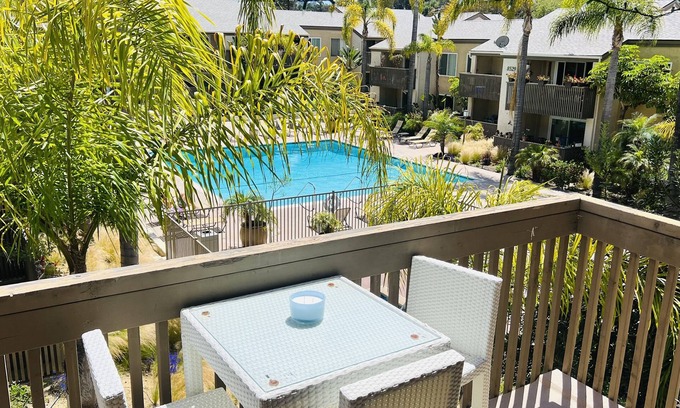 La Jolla Village Condo | 🌊💎 La Jolla 1 bedroom gem with sparkling pool-view & walkable village community…