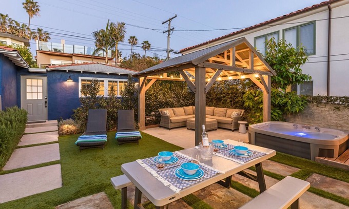 La Jolla Shores House | La Jolla Beach Bungalow | 4BR w/Hot Tub & Casita