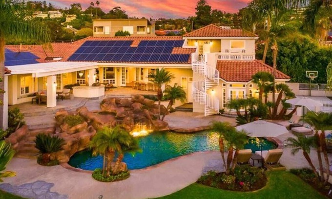 Country Club House | La Jolla Lifestyle With Private Pool, Spa, and Sport Court