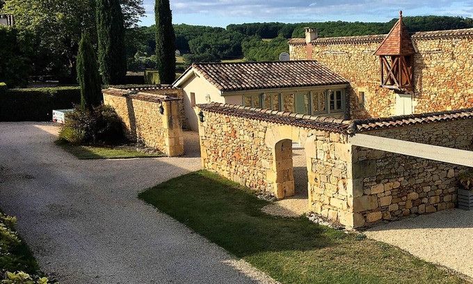 Salles House | La Lavandiere open plan family Gite