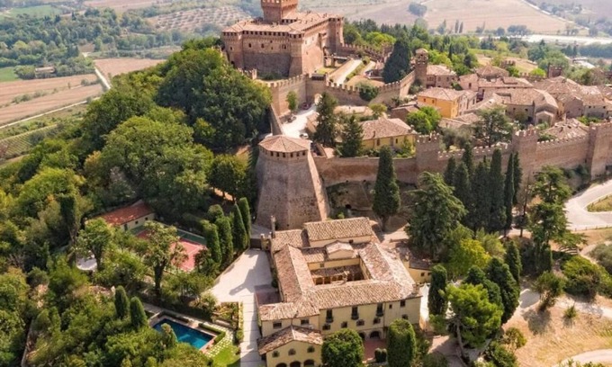Gradara House | La Loggia Historic Resort