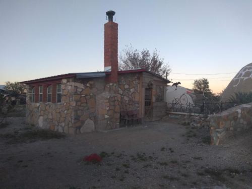 Marathon House | La loma del chivo Llc Stone Cottage alternative building